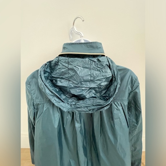 T Tahari Windbreaker Jacket Front Zipper with Hood Size M NWT - Picture 5 of 8